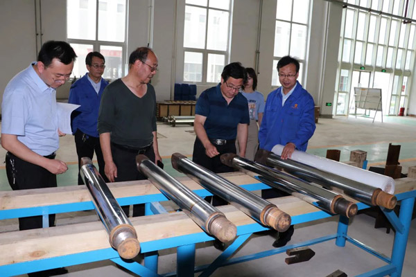 市委統戰(zhàn)部調研豐收公司生產經營及復工復產工作(圖2)