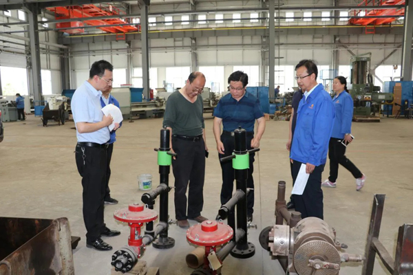 市委統戰(zhàn)部調研豐收公司生產經營及復工復產工作(圖3)